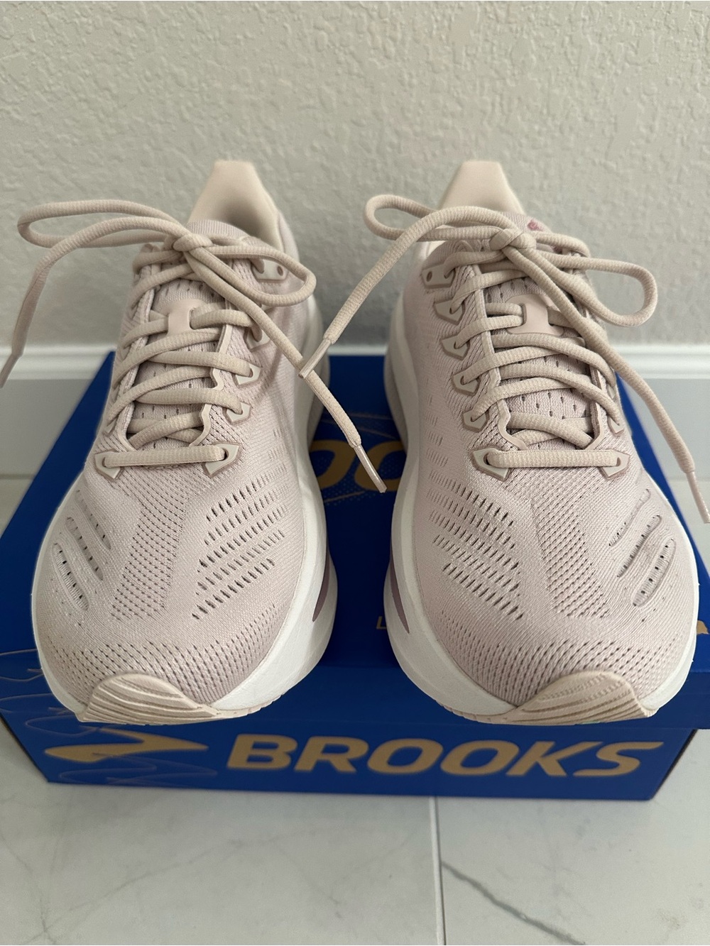 Brooks Women's Glycerin Max 2 Running Shoes (8) - Picture 4 of 7
